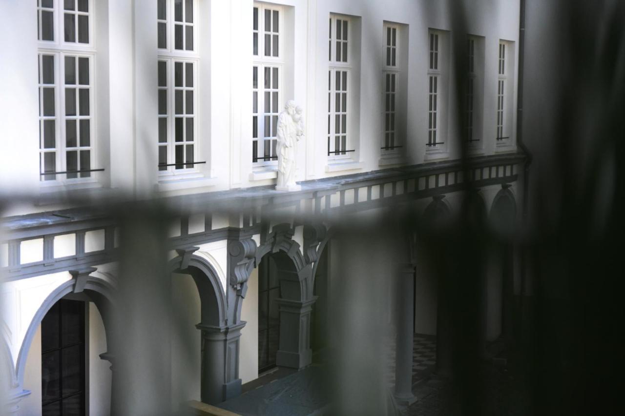 Music Of The World - Apartment *