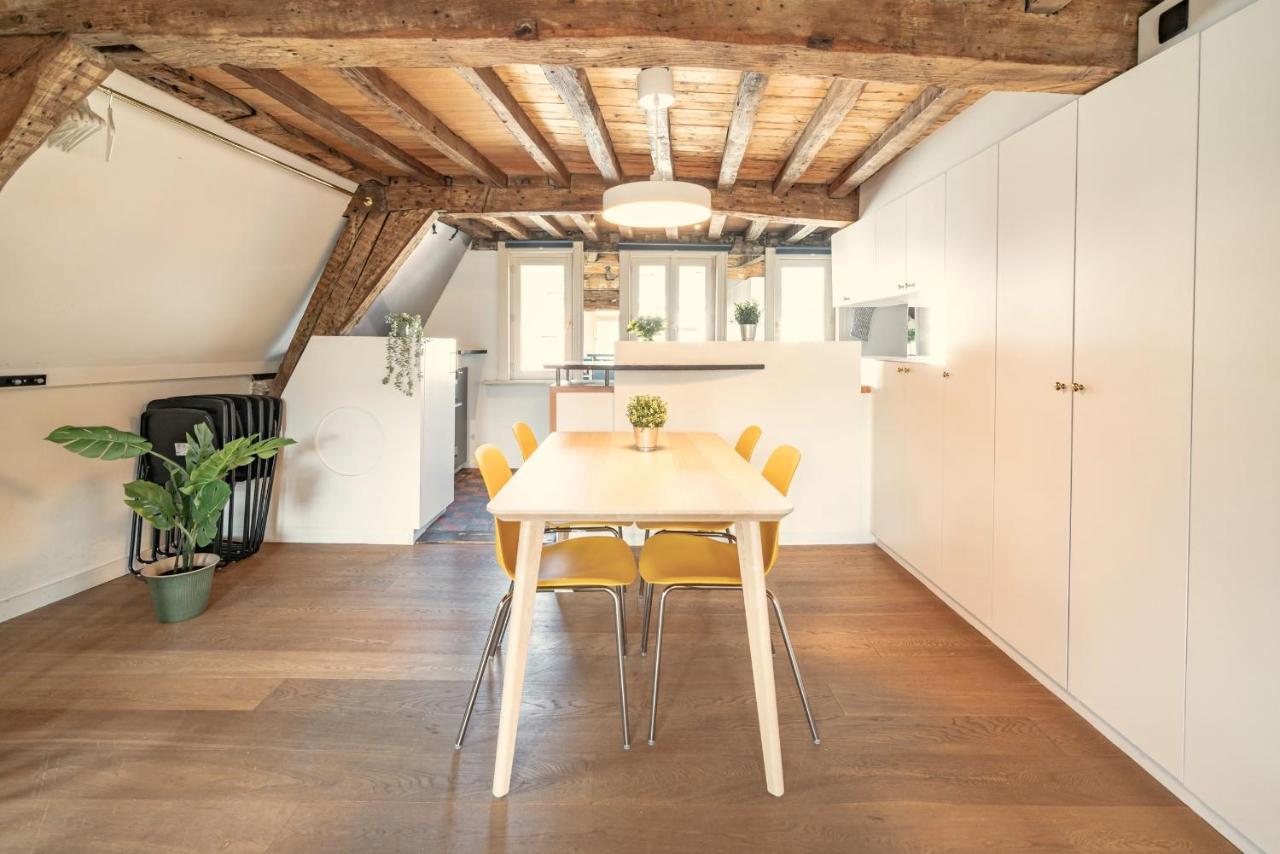The Charming Hendrik Square Apartment Antwerpen