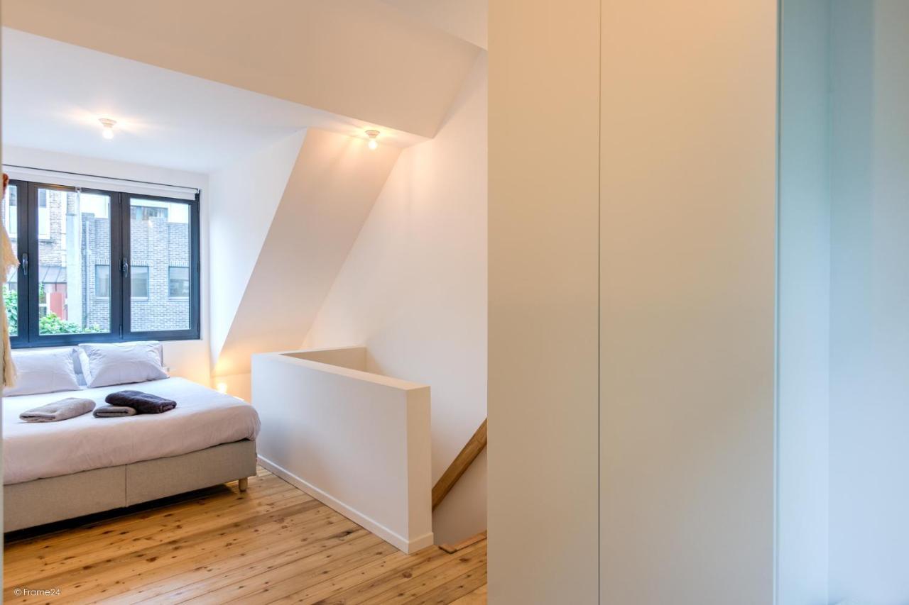Stylishly Furnished Private In A Vibrant Area Apartment *