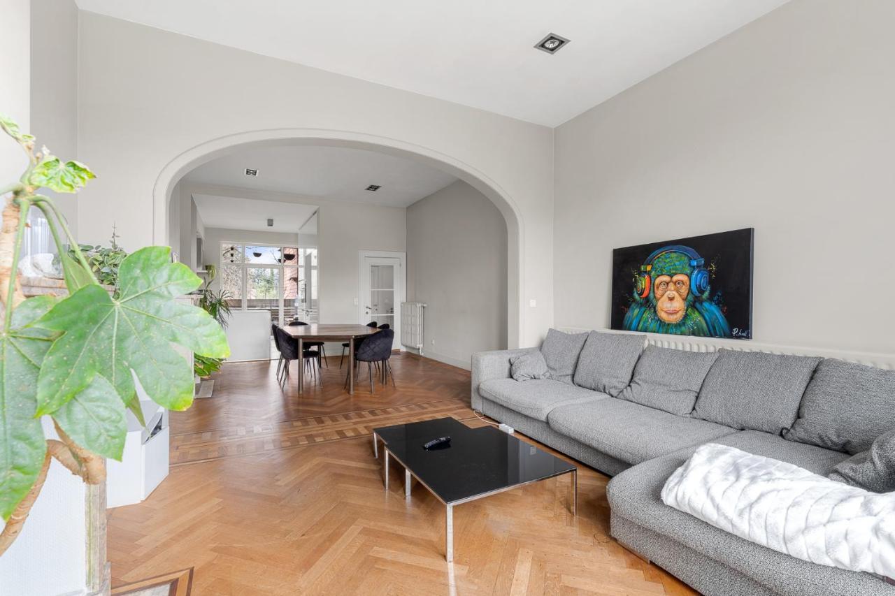 Luxurious Modern In - Breakfast Included Apartment