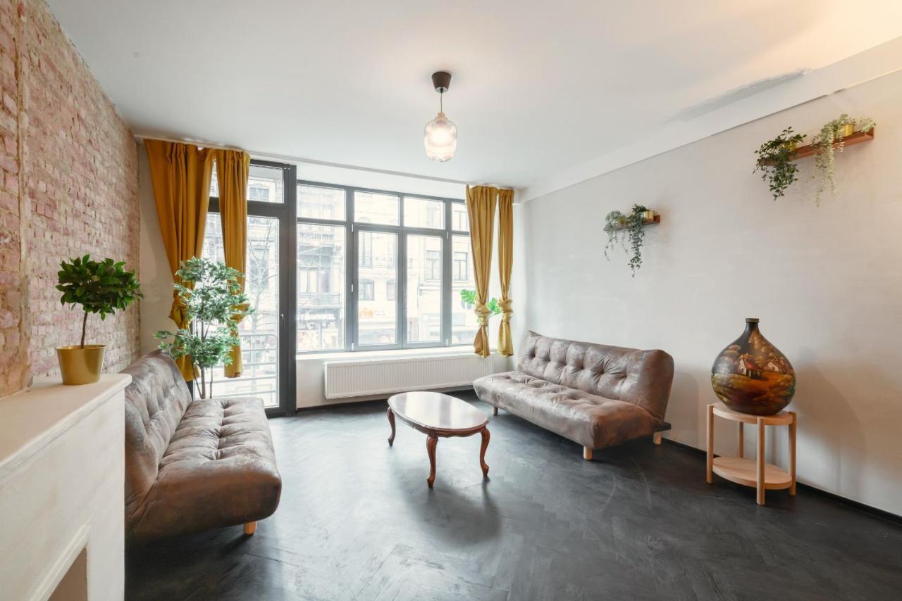 Charming And Spacious Center *
