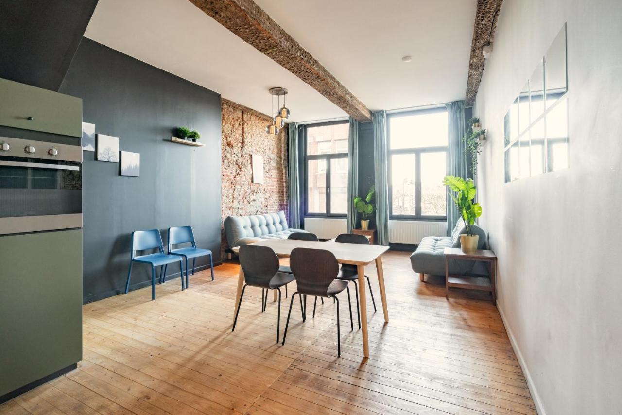 Two-bedroom River Side In The Heart Of Apartment *