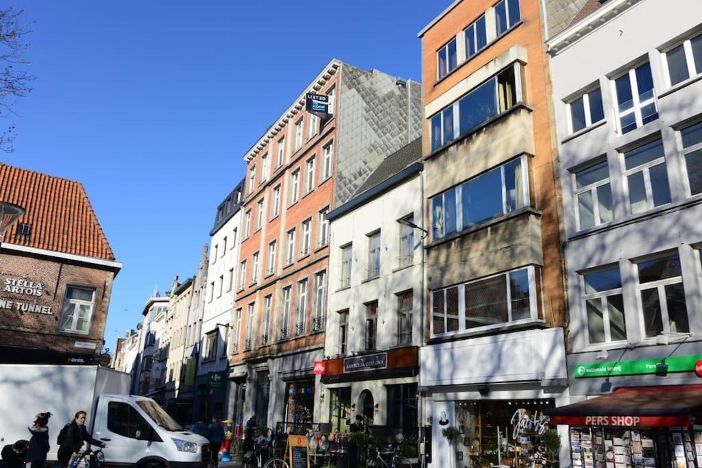 Downtown 2 Bdr ***** 3 Apartment