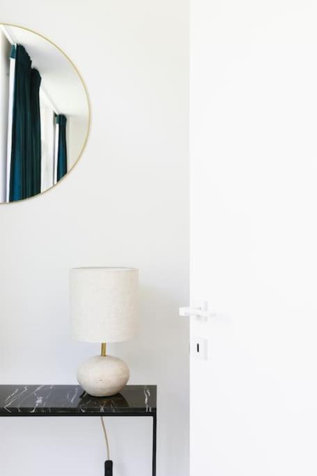 High-end 3bdr @ Center Apartment
