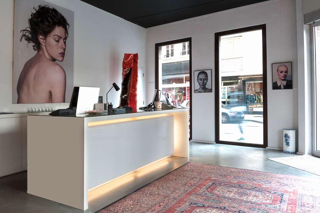 Banks Hotel *