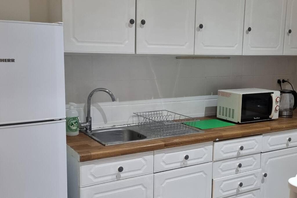 Apartment Worker's - 2 Bedrooms & Court Yard - Smooth