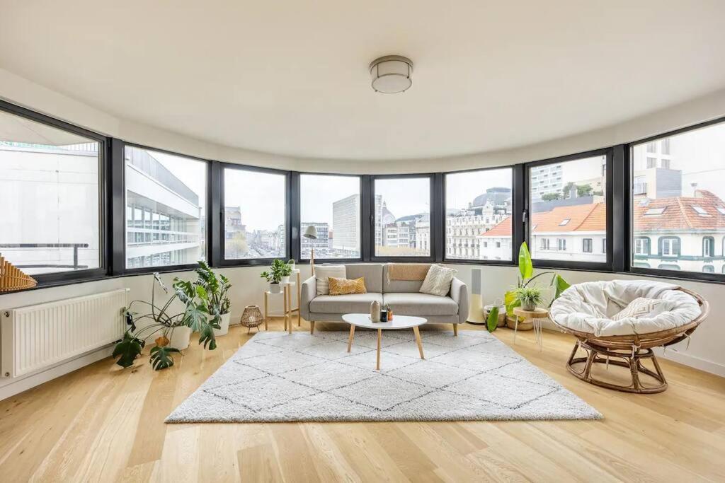Private Penthouse With Unique View - *