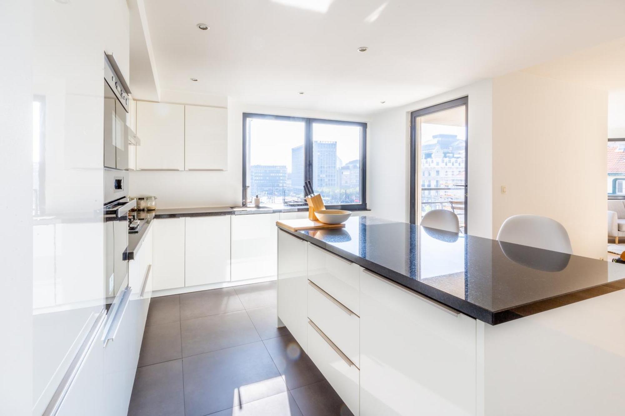 Private Penthouse With Unique View - Apartment *