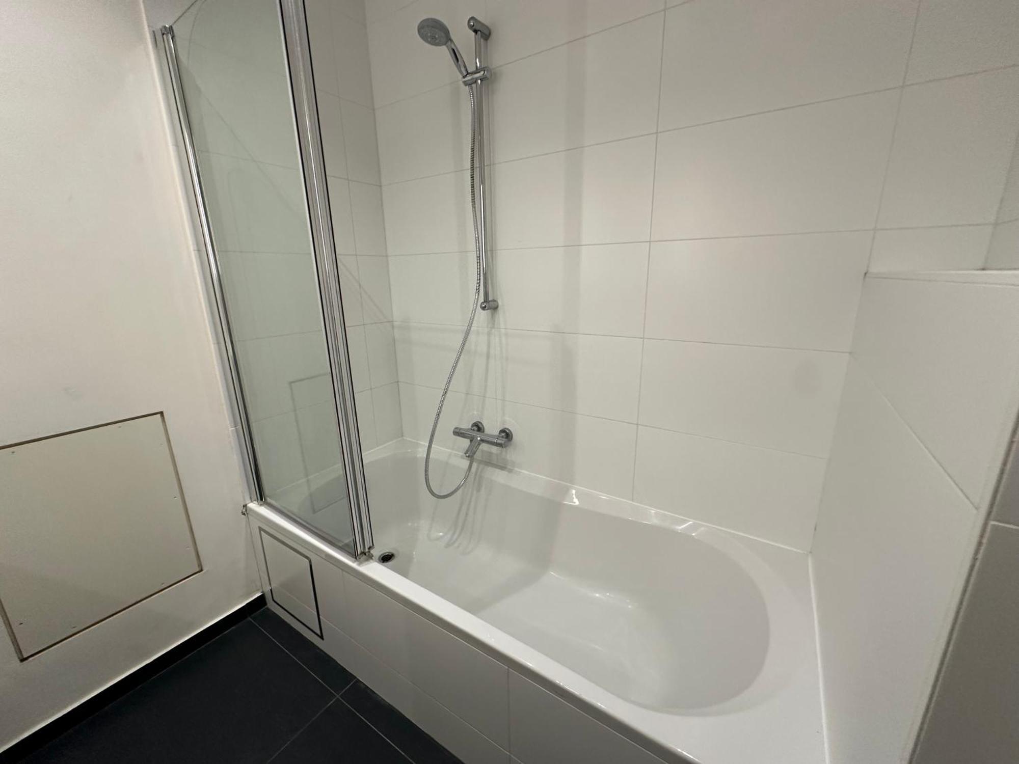 Spacious Next To Port Of Apartment *