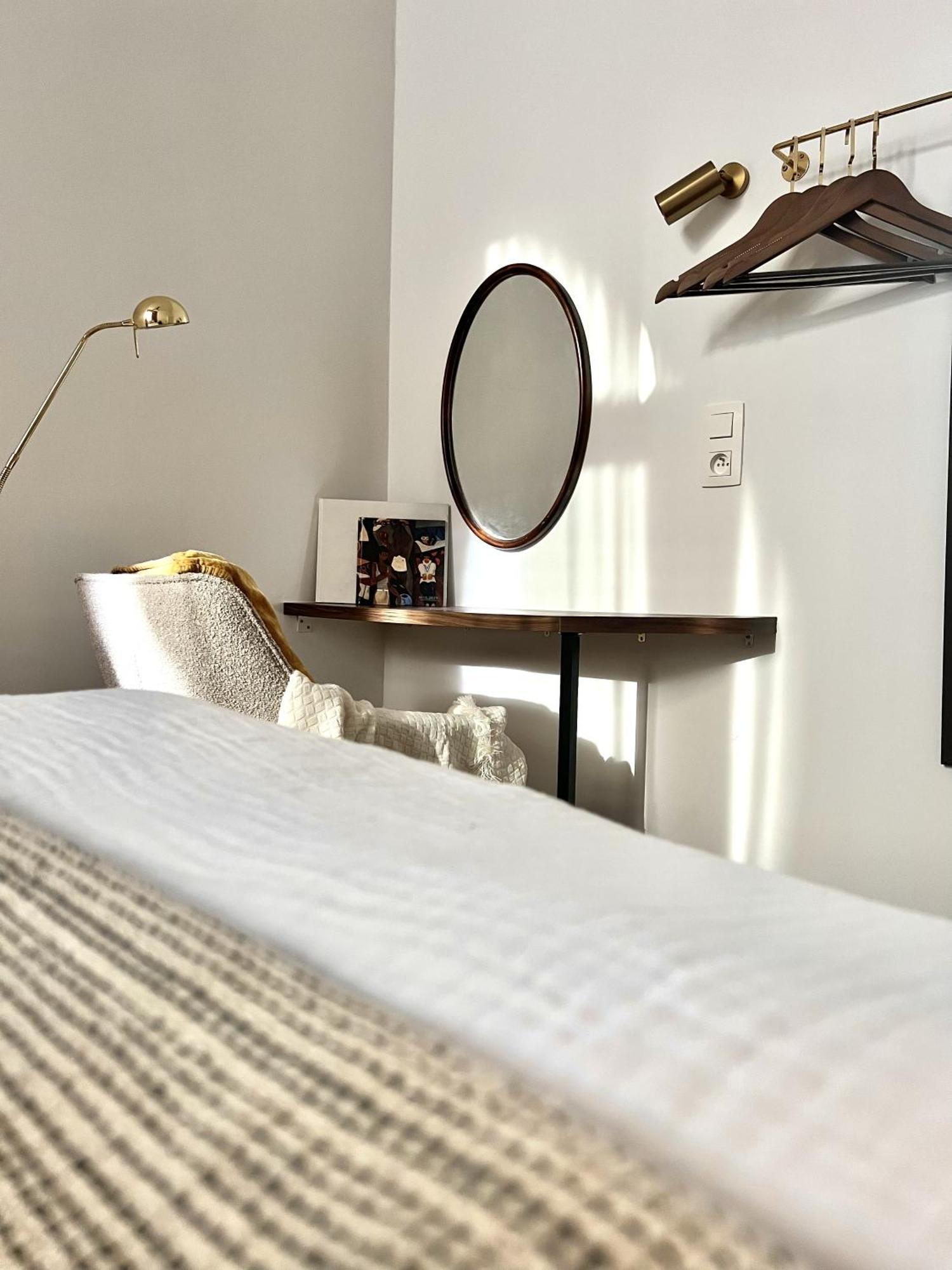 3 Min Walk-meir Cozy 3-4br House