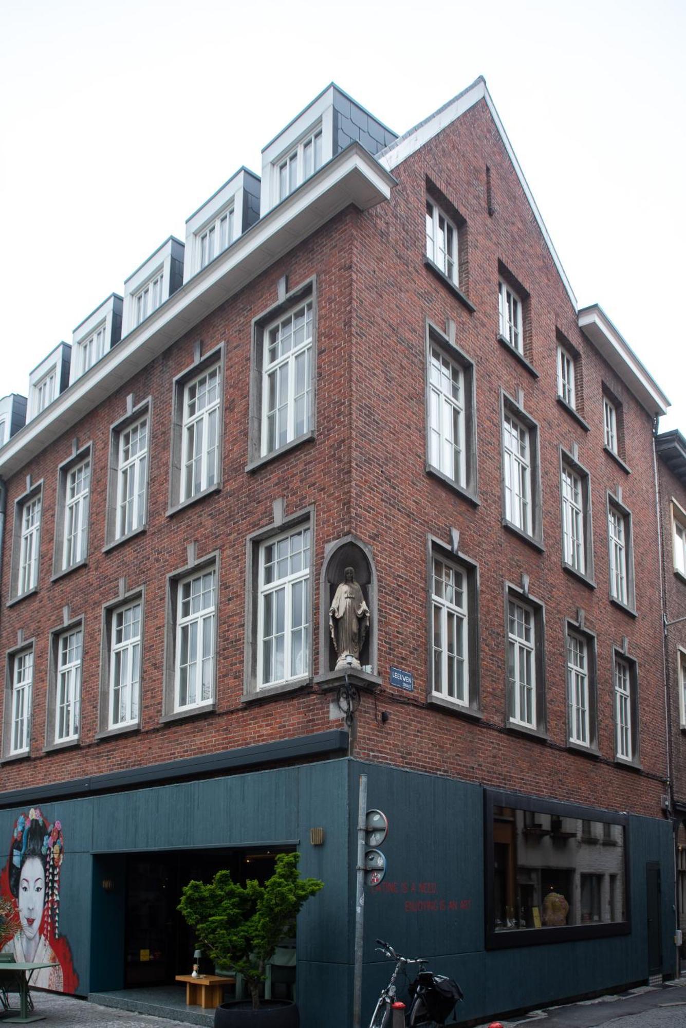 Light And Airy On Top Location - Industria In Historical Center *
