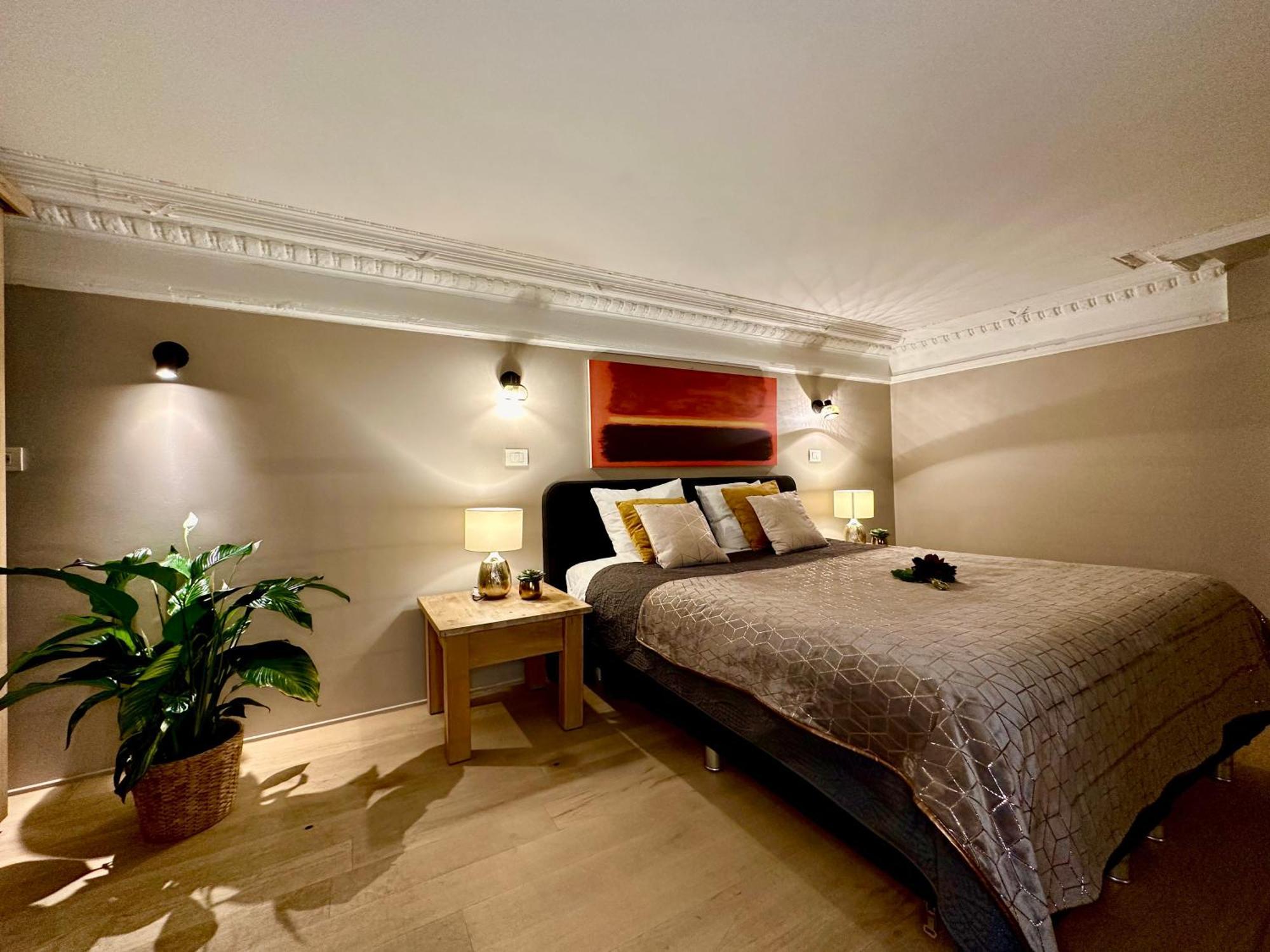 Luxury Castel By Rikas Appartement
