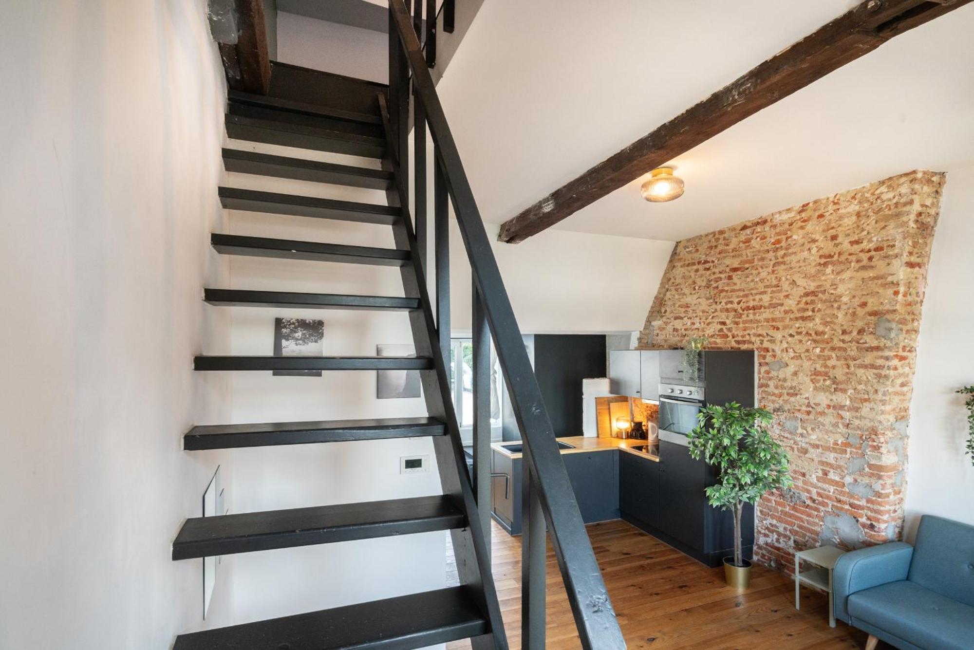 Charming Two-bedroom River Side Apartment