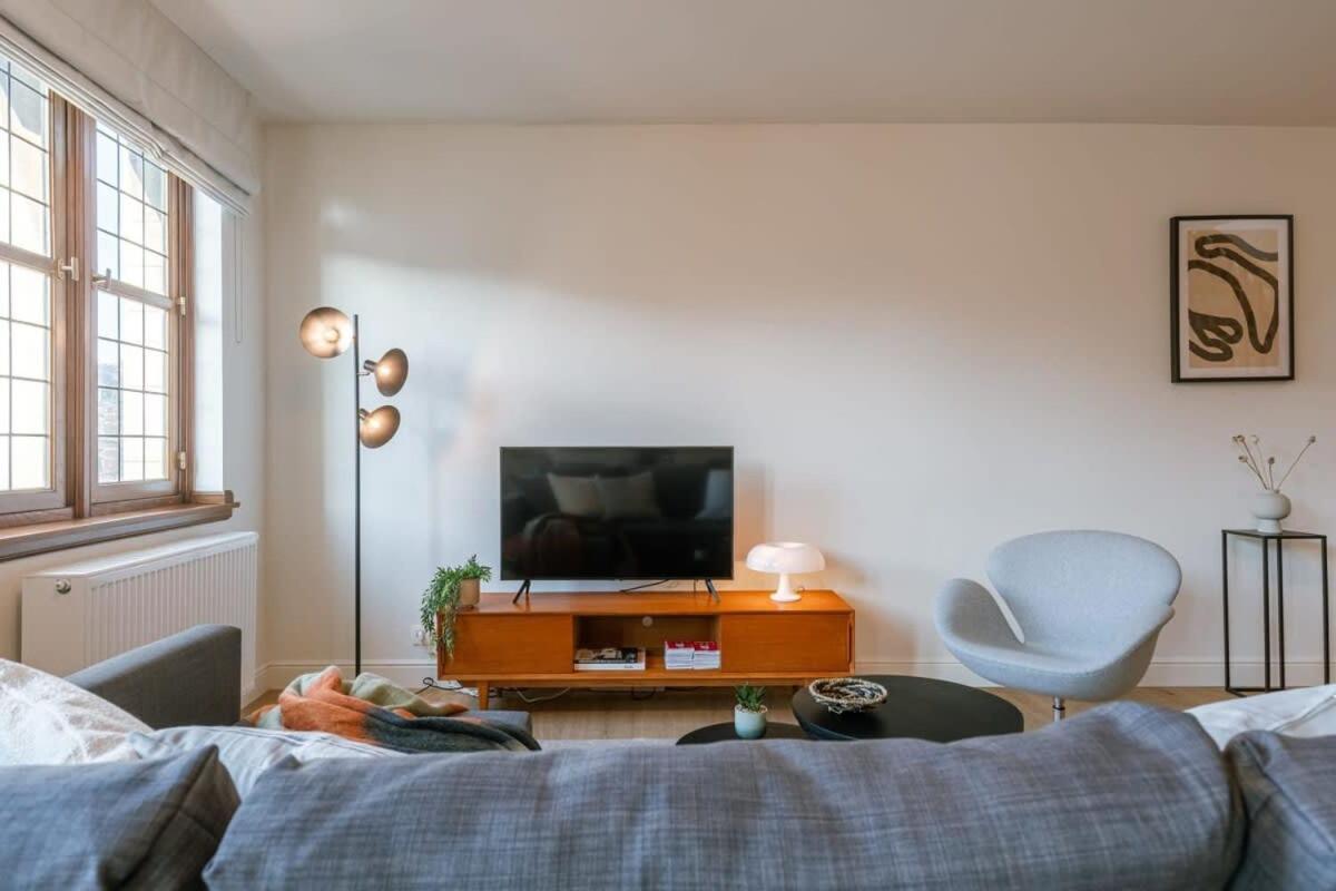 Huswell - Modern On Location In Apartment *