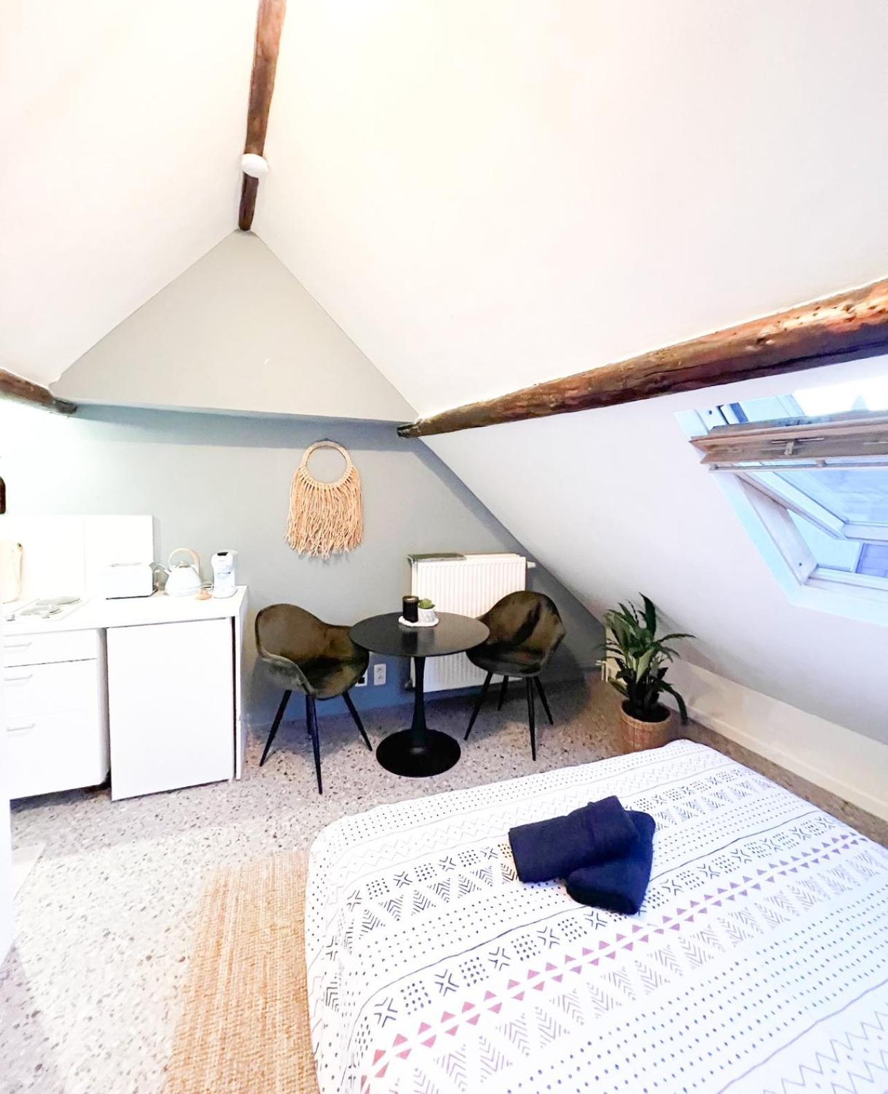Studio's Apartment