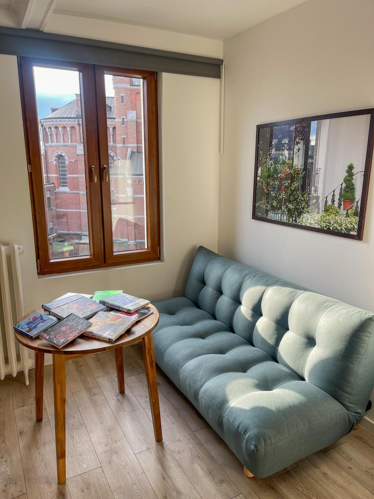 In Artist's Gallery Apartment *
