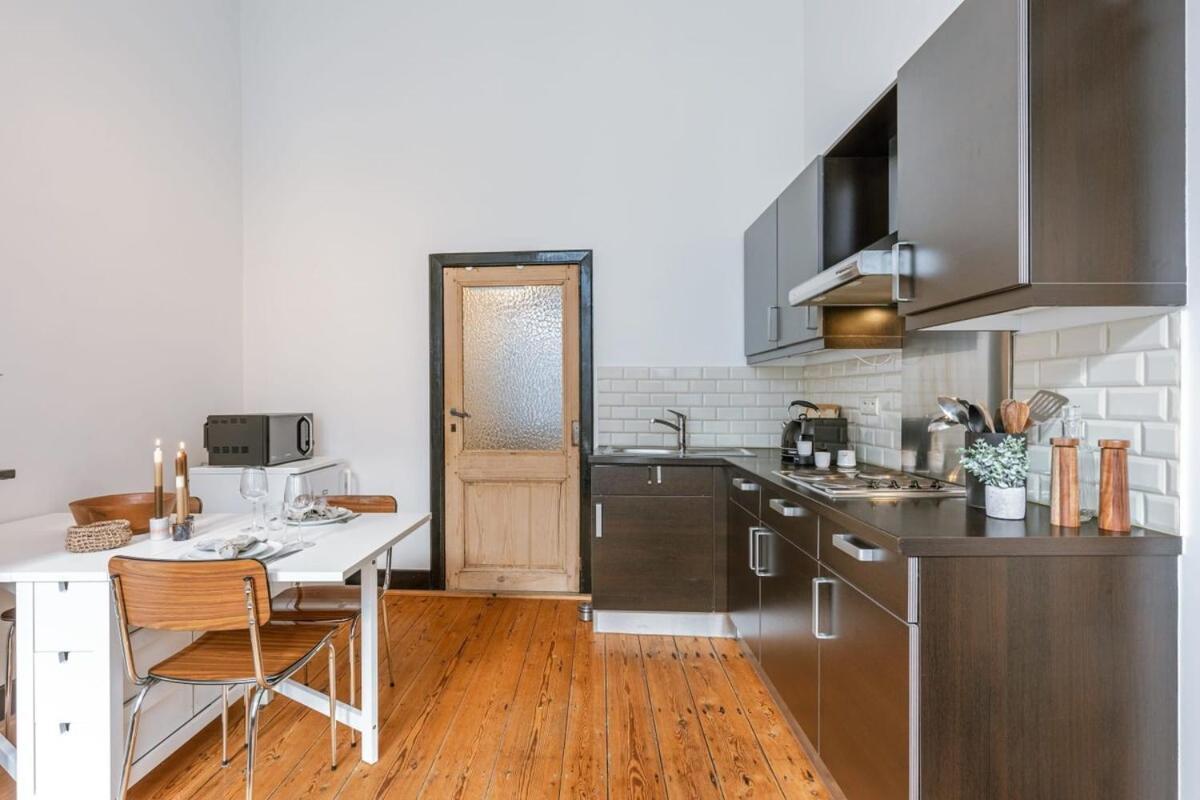 Huswell - Charming In The Center Of