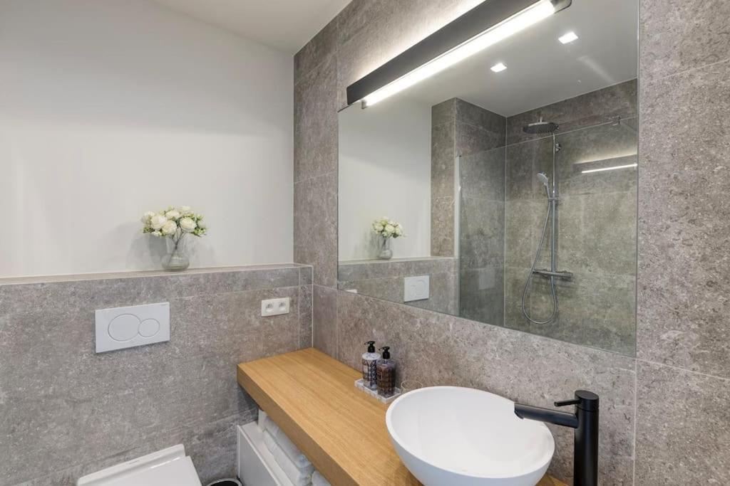 Designer Flat 2br - Central