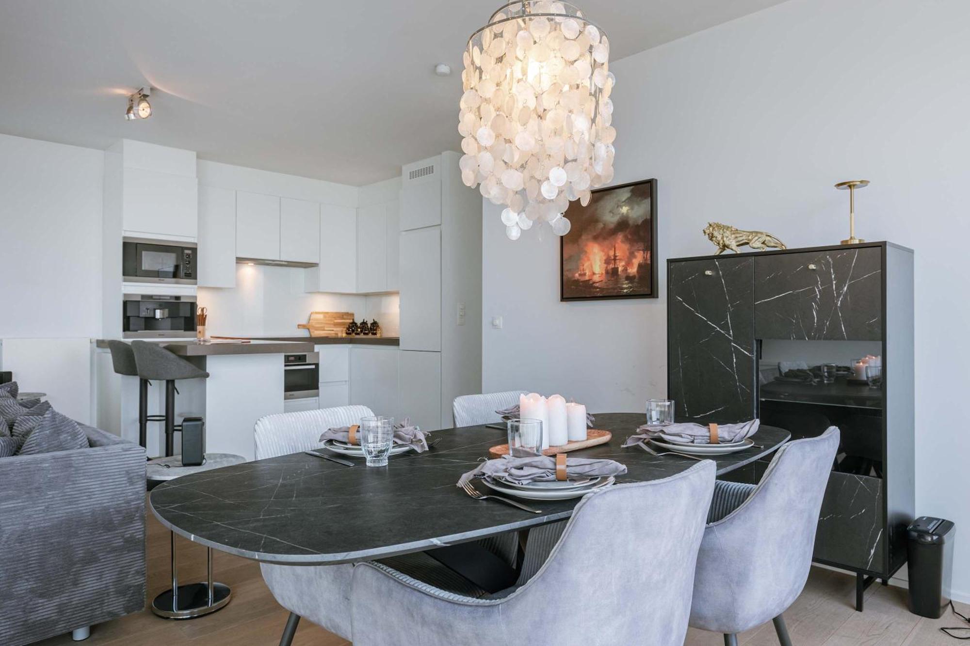 Modern With Views & 2 Bedrooms * Antwerpen