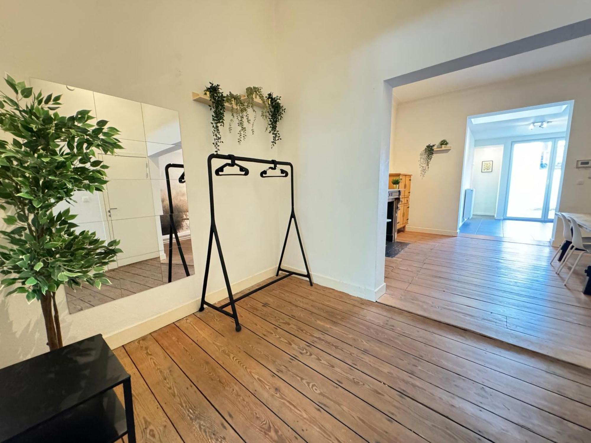 Old Town Apartment *