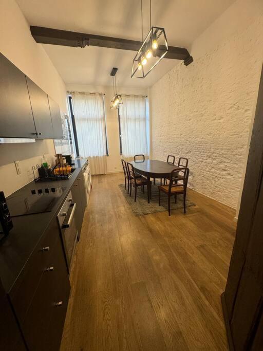 Antwerpian Old Town Apartment *