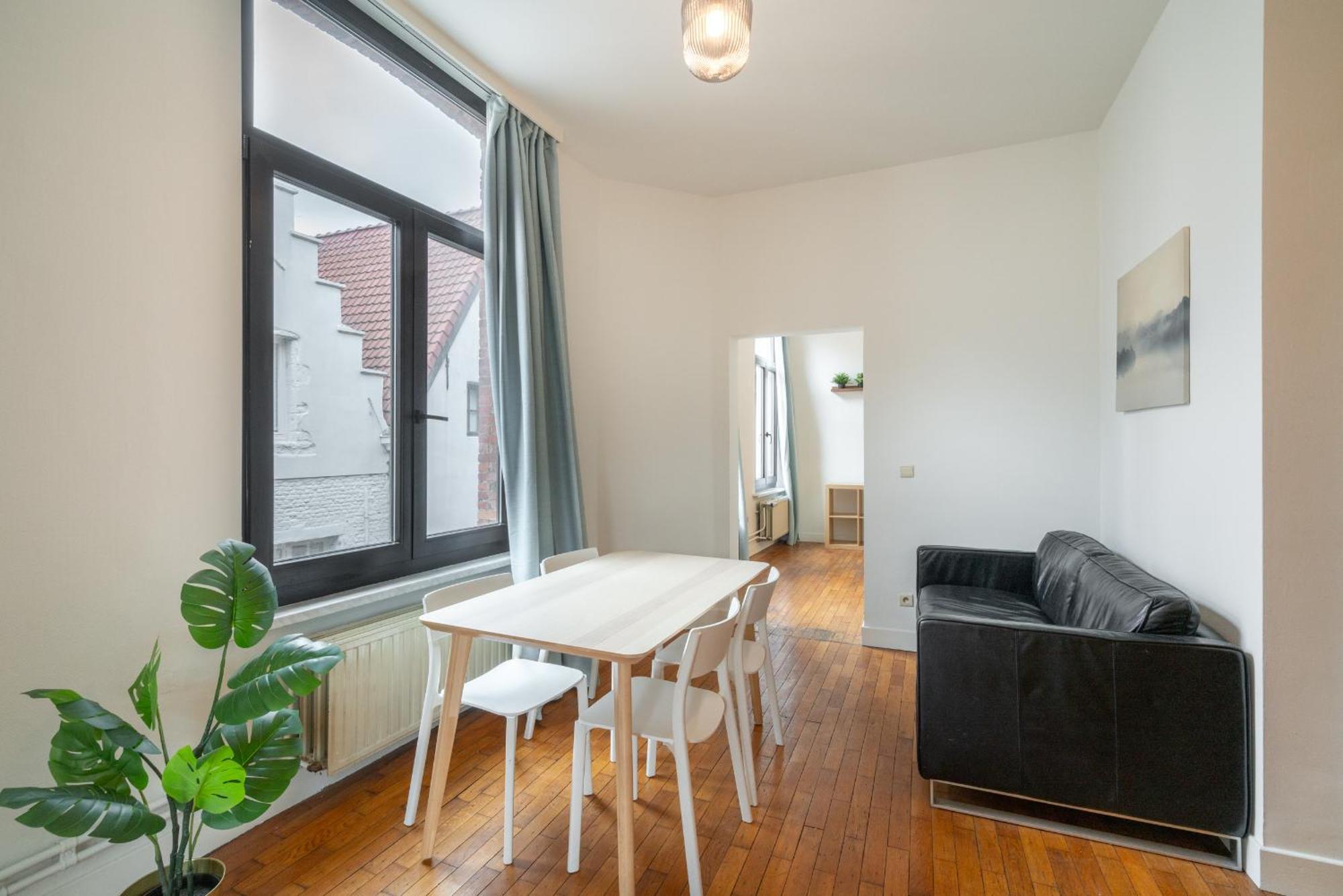 Large Authentic Appartement