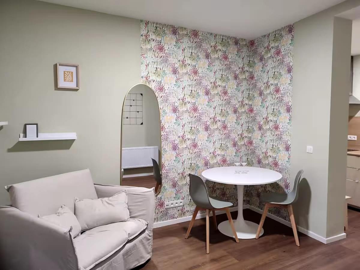 Apartment Center Location 1br Near Station!