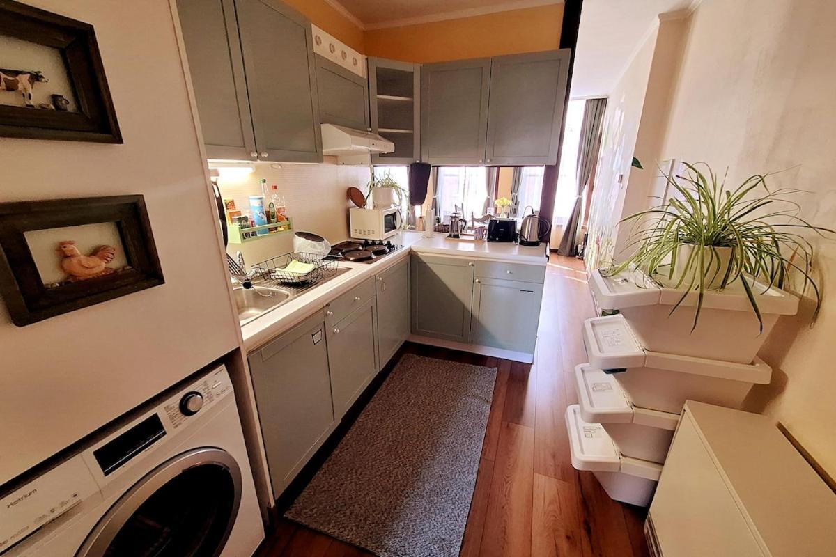 Charming 18th Century Gem In The Heart Of Old Town Apartment