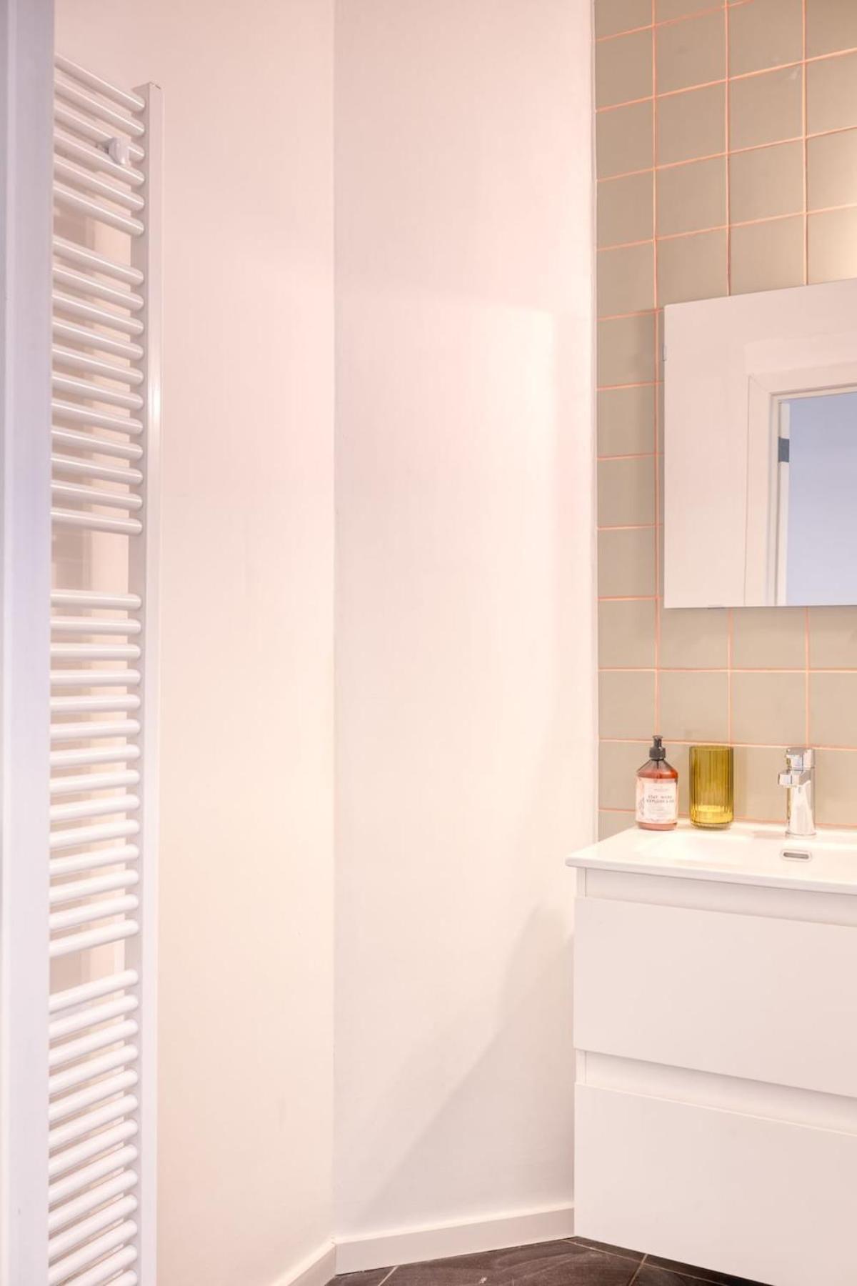 Apartment 2-br Getaway With Mas View Antwerp
