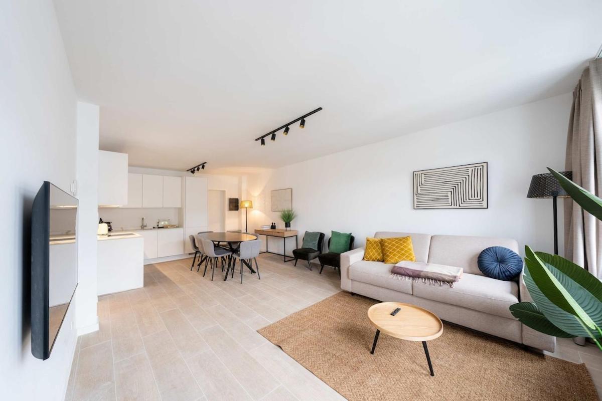 Stylish Duplex For 8 In Apartment *