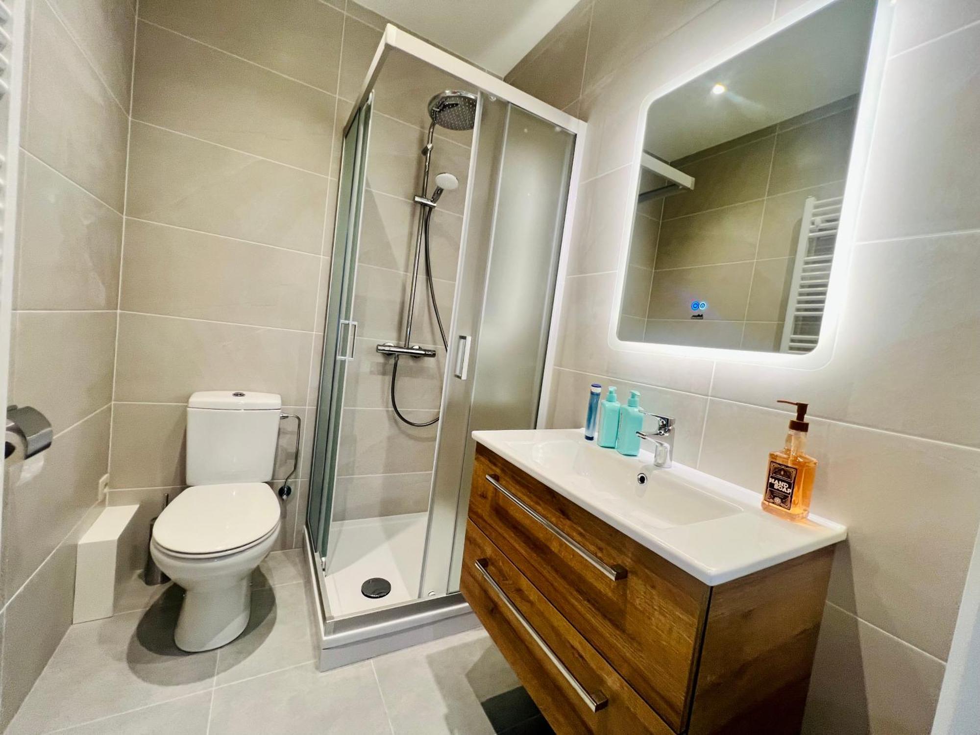 Elegant 3-bedroom Apartment *