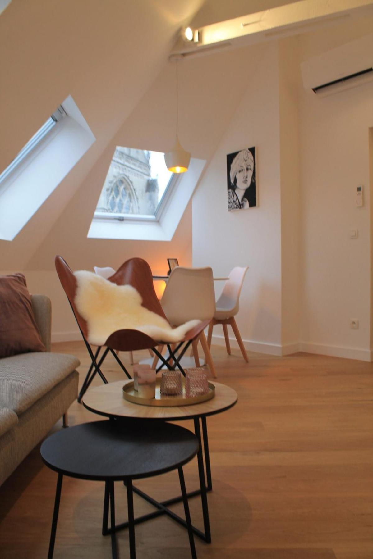 Charming With Cathedral View! On The 4th Floor Antwerp