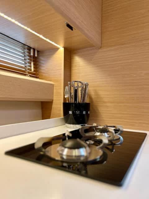 Huswell - Bateau Coco Luxury Yacht In