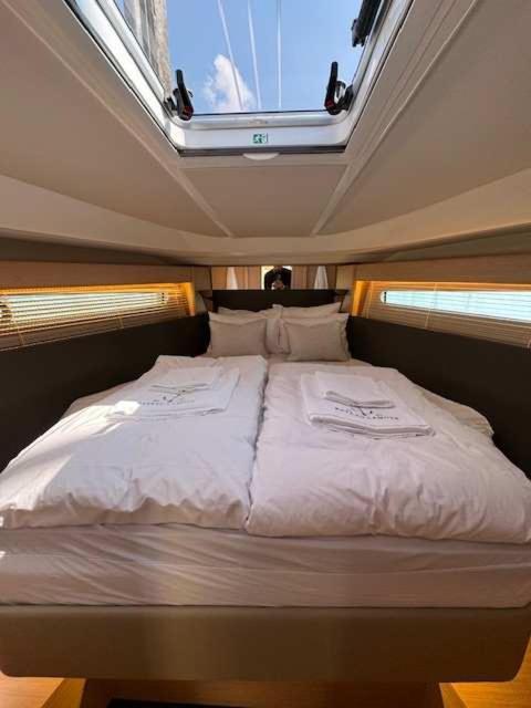 Botel Huswell - Bateau Coco Luxury Yacht In Antwerp