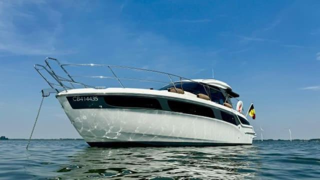 Huswell - Bateau Coco Luxury Yacht In Antwerp