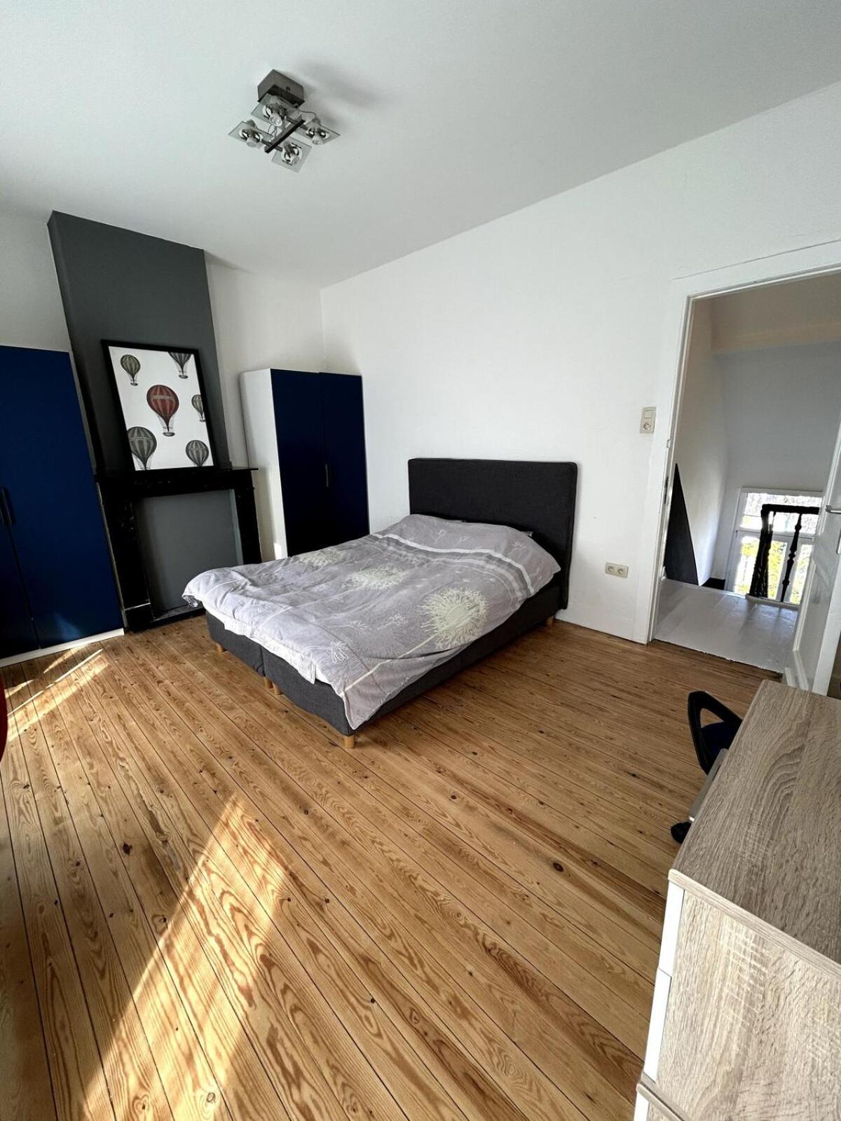 Spacious Townhouse In *