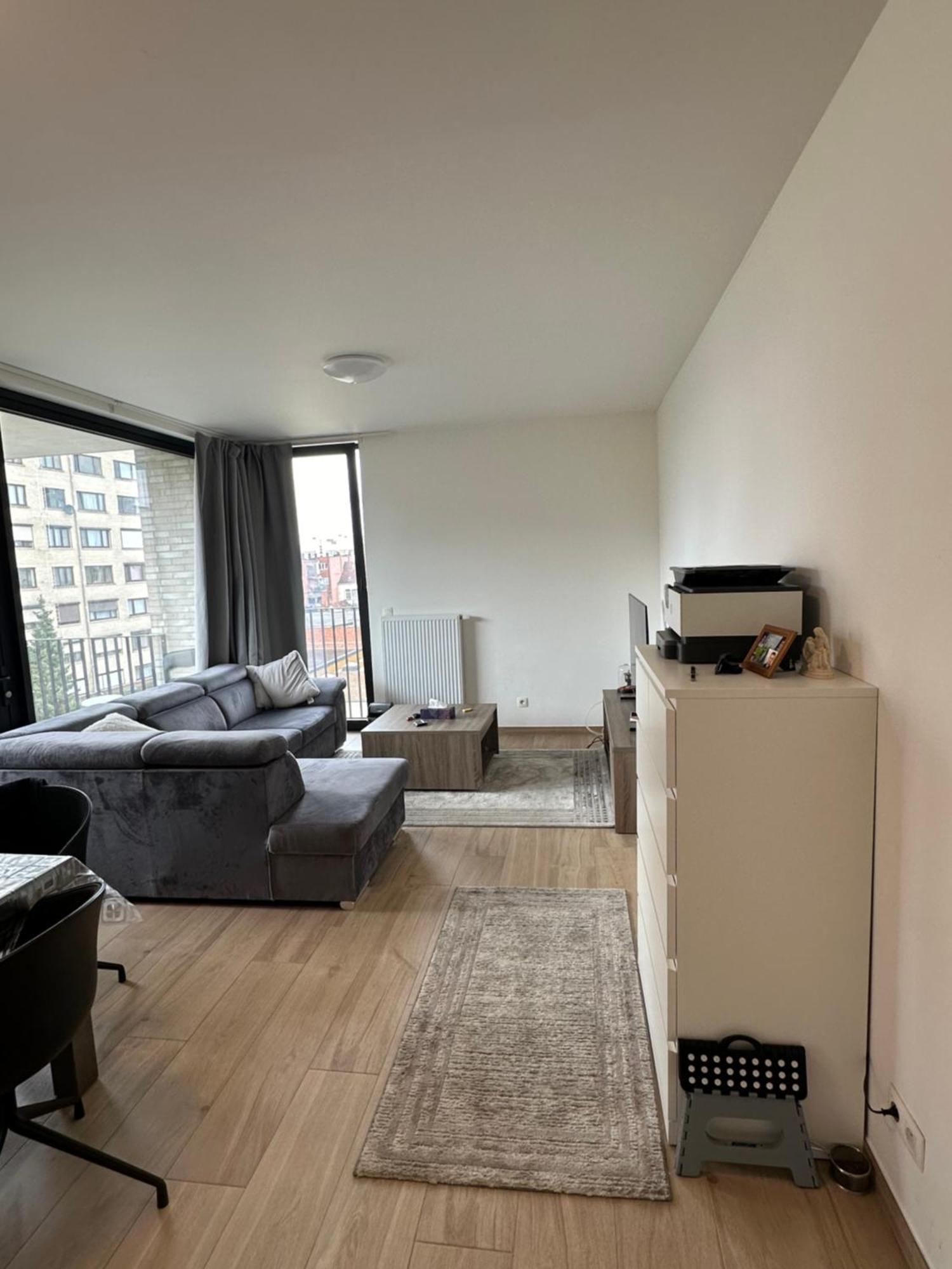 Stylish & Spacious In Apartment