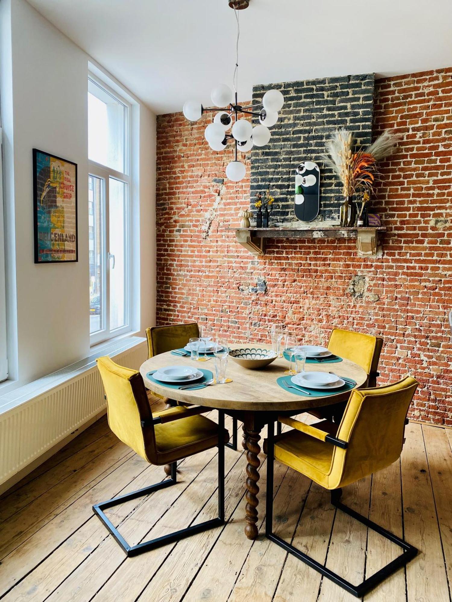 Apartment Brick 36 - Contemporary Flat With Authentic Touch