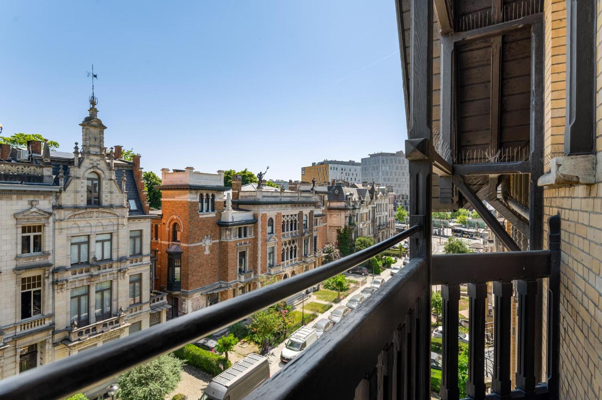 Baron Osy Third Street Apartment