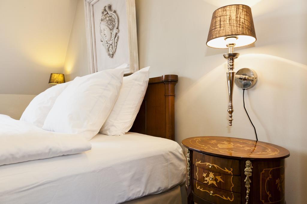 Diamonds And Pearls Hotel