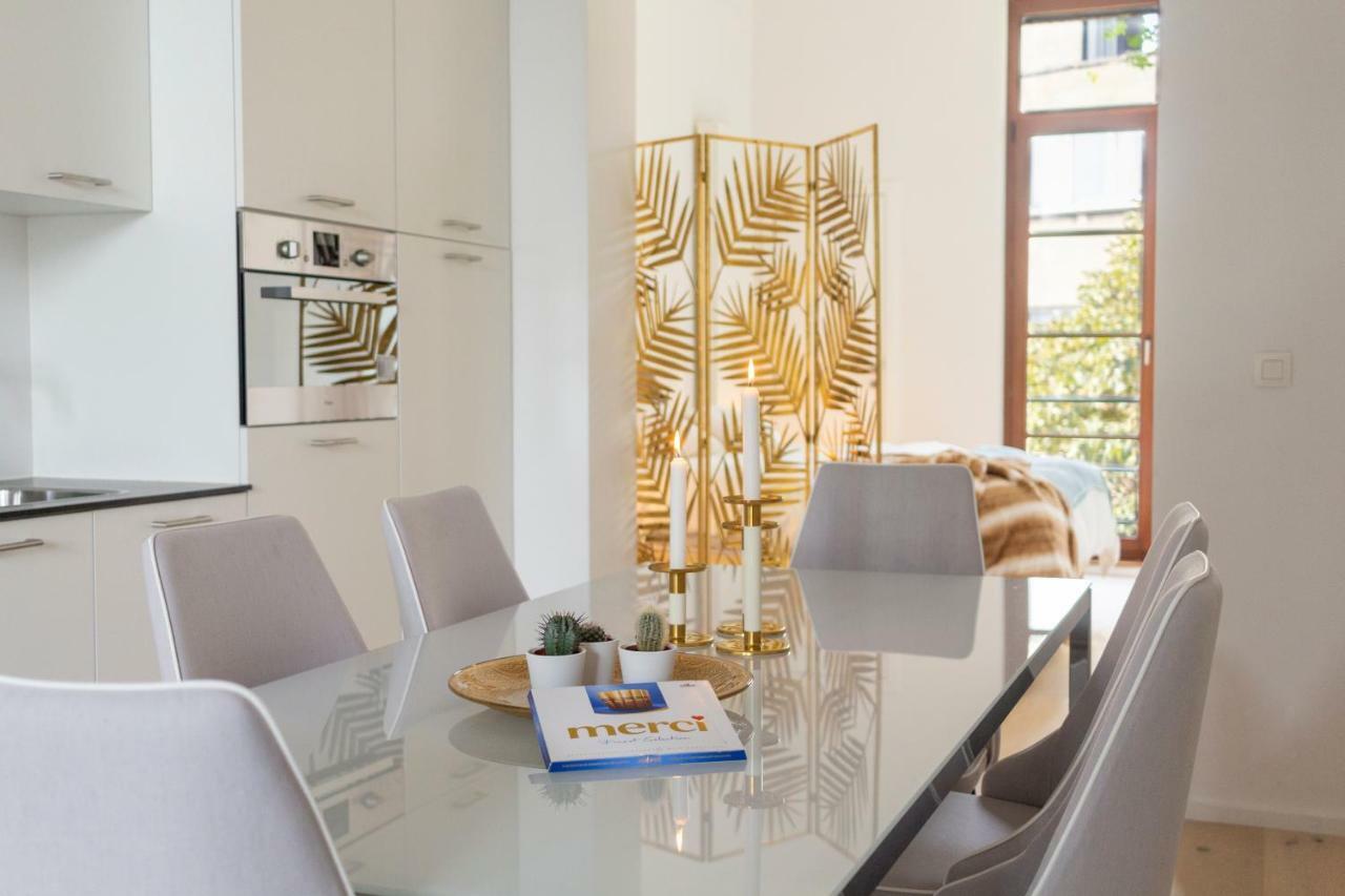 Apartment Gold