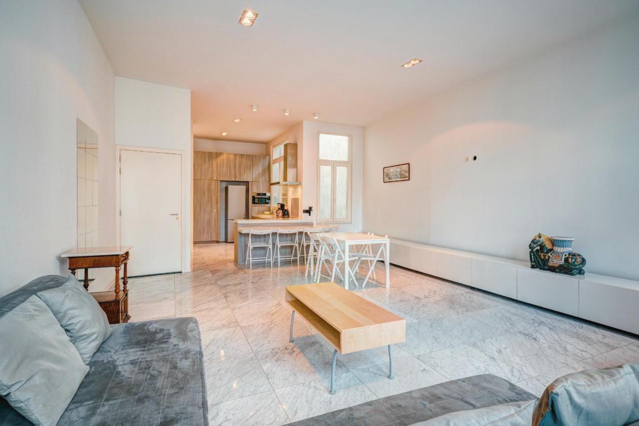 Three Bedroom Marble In The Heart Of Apartment