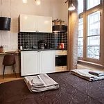 Luxury Suites Meir By Rikas Hotels