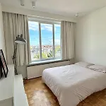 Charming Light-Filled Apartment Near Central Station