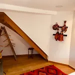 Charming & Spacious Duplex Viewing The Lovely Mas