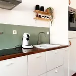 Artist\'S Nest Apartment