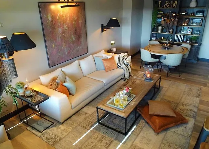 Luxurious Apartment Near Park