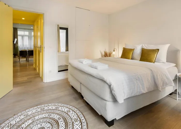 R73 Apartments By Domani Hotels