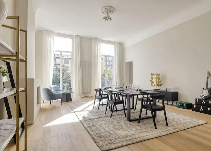 Luxurious 3 Bedrooms City Center