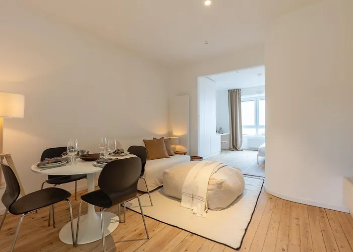 Huswell - Cozy Apartment In The Citycenter With Cute Balcony